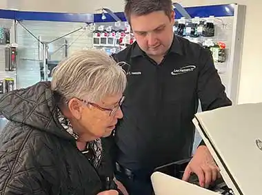 Gratis IT-rådgivning hos Lee Hansen IT – personlig hjælp til tekniske spørgsmål og køb af udstyr