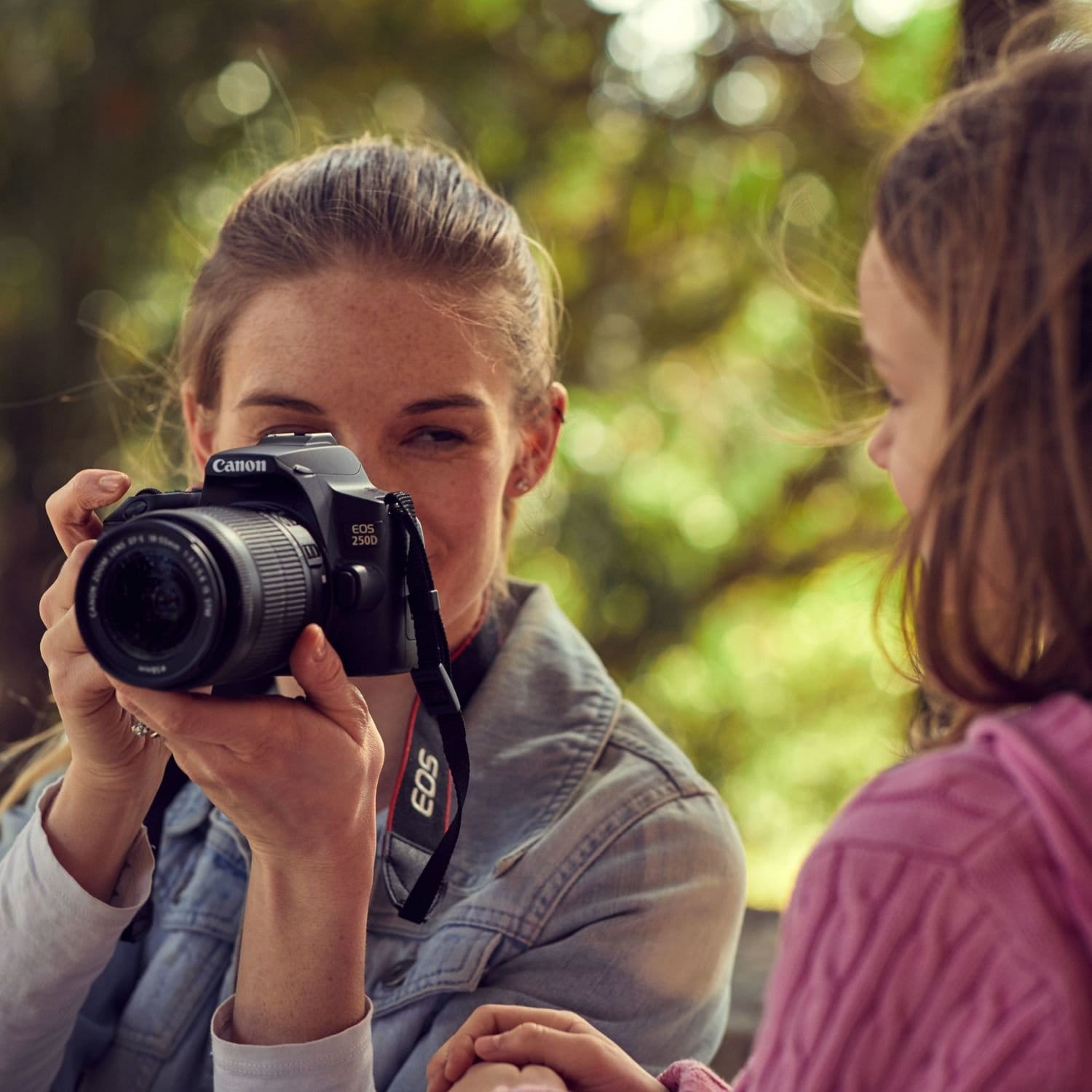 Canon EOS 250D + EF-S 18-55mm f/3.5-5.6 III SLR kamerasæt 24,1 MP CMOS 6000 x 4000 pixel Sort - Billede 13