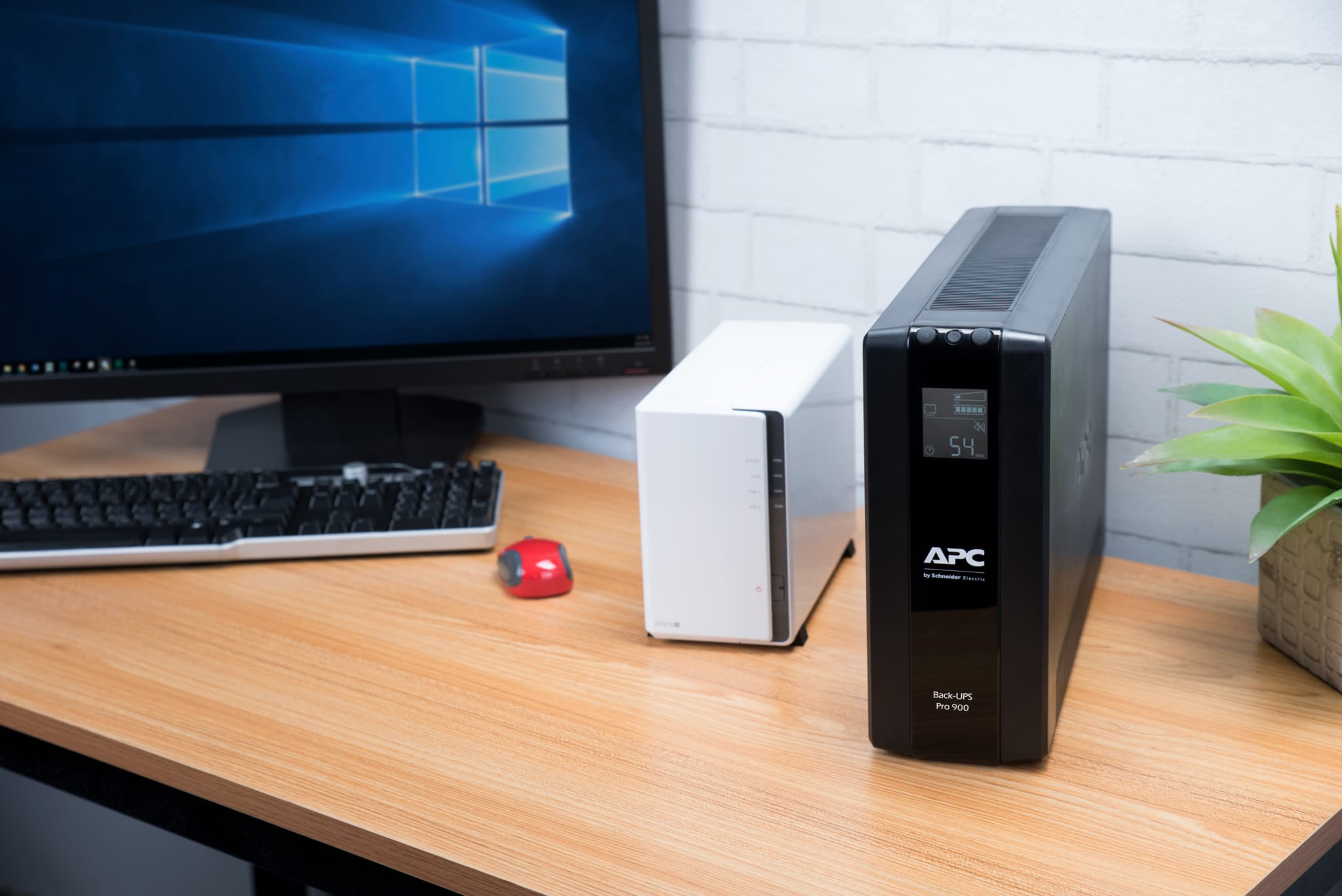 APC BR900MI UPS-enhed Interaktivt indgangsstik 0,9 kVA 540 W 6 AC stikkontakt(er) - Billede 4