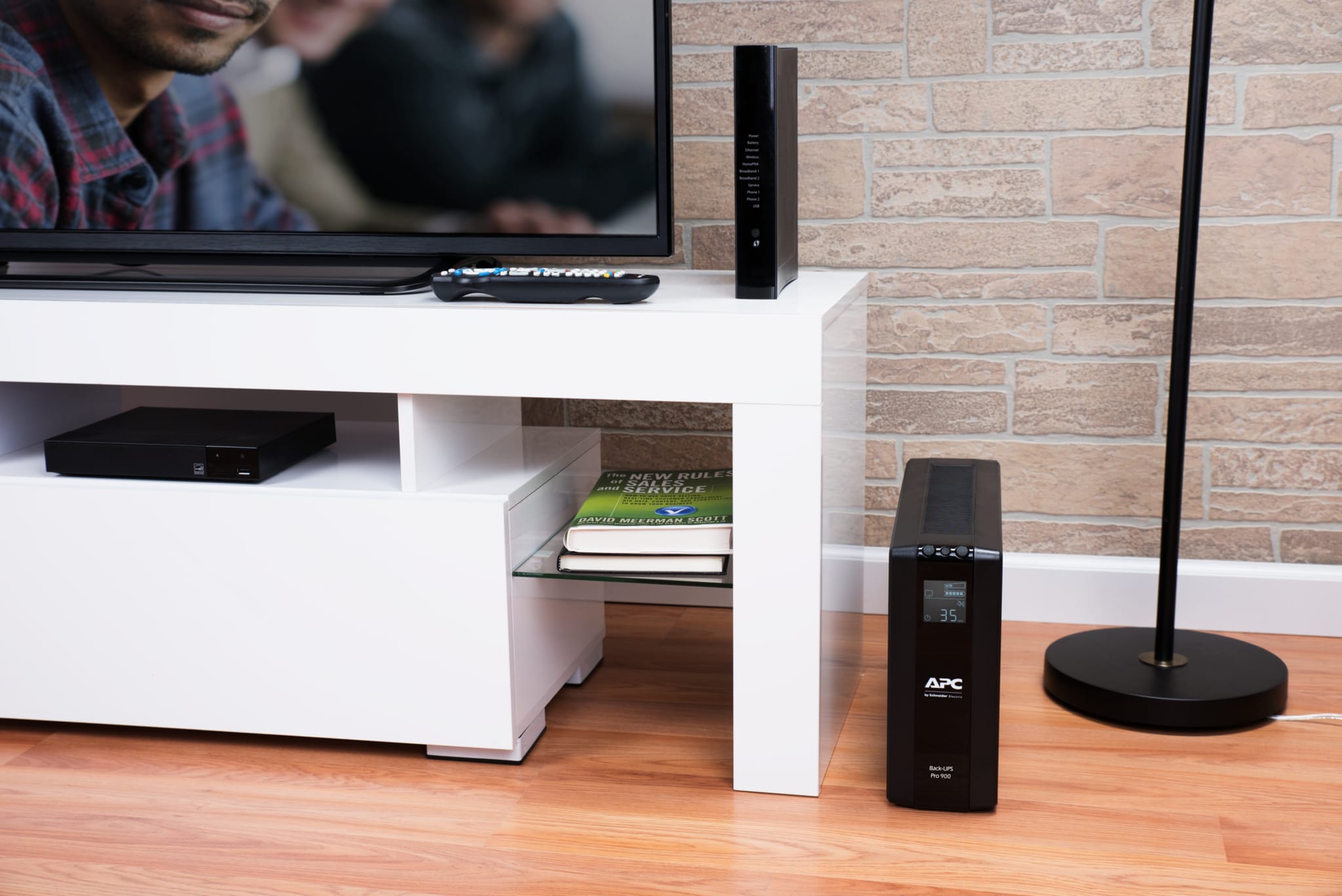 APC BR900MI UPS-enhed Interaktivt indgangsstik 0,9 kVA 540 W 6 AC stikkontakt(er) - Billede 5